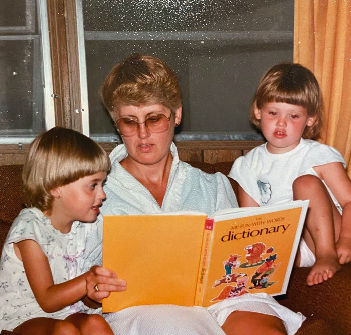Young Lindsey Seavert reading the dictionary with her mother and sister | Photo Lindsey Seavert