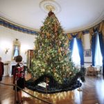 White House Christmas Decorations from diynewlyweds.com on TWE Top 10