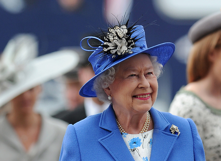 Queen Elizabeth Sets Style Standard: nytimes