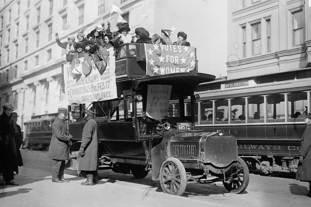Suffragists on bus Mar. 3, 1913/Library of Congress