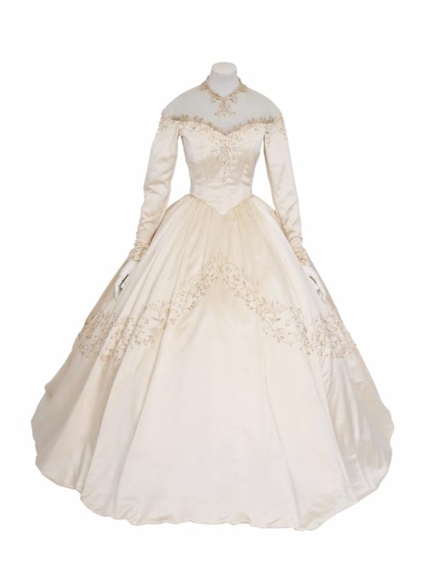 Elizabeth Taylor wedding dress to Conrad Hilton up for Christies auction