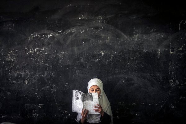 Afghan Girl Reading in Afghan School/Photo: Sergey Ponomarev for The New York Times