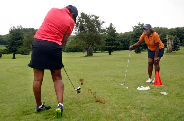Female Vets on the Golf Course/Photo: David Maxwell, The New York Times