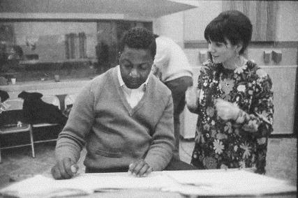 Linda discussing "Different Drum" with arranger Jimmy Bond/Photo: Henry Diltz
