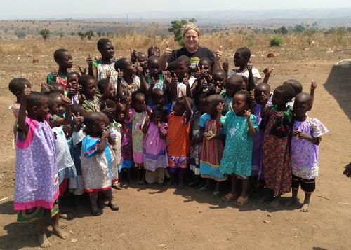 Rachel O'Neill Distributes Lillian Weber's Little Dresses for Africa/yahoo.com