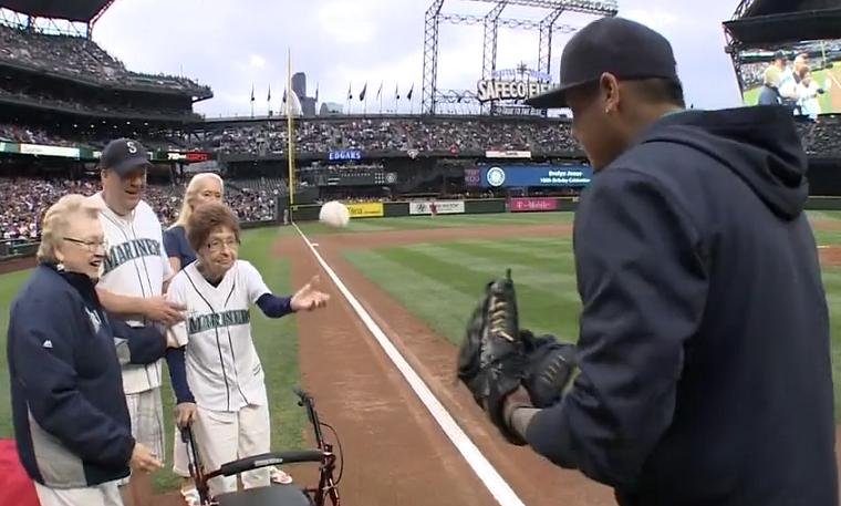 Evelyn Jones at 108 throws first pitch/Photo: MLB.com