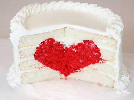 Valentine's Day Cake/iambaker.net