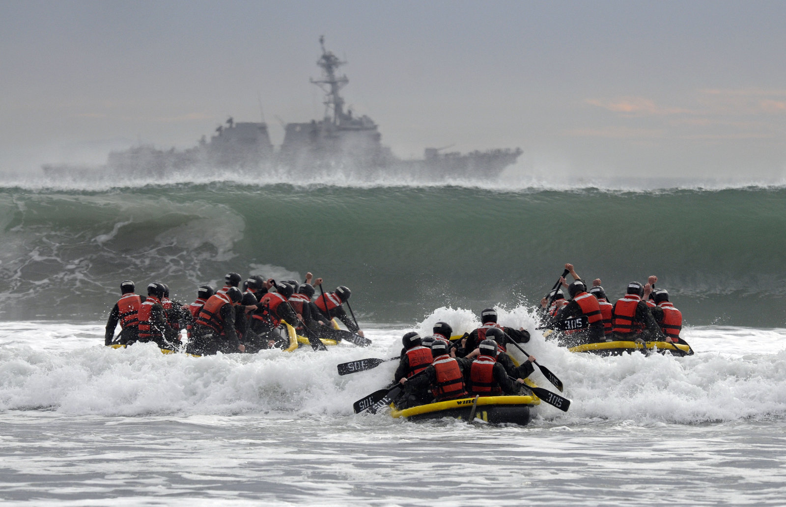 Basic underwater demo/SEAL students training 2014/Photo: MC1 Michael Russell/U.S.Navy