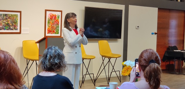 Gloria Feldt leading a book discussion on Intentioning at Changing Hands, Phoenix/Photo Courtesy Gloria Feldt
