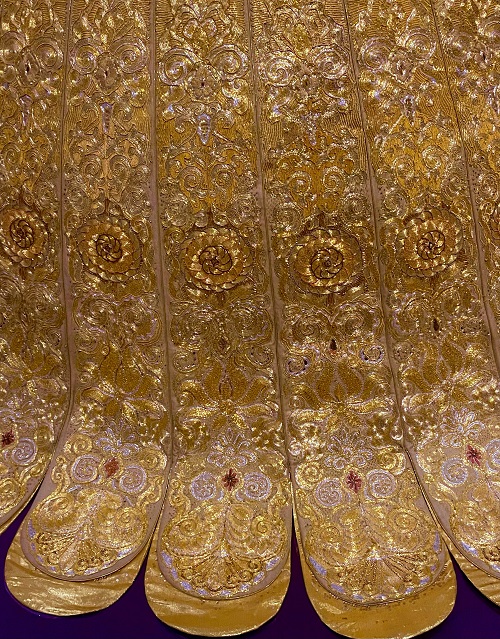Detail of Guo Pei's dress of gold metallic and silver threads at Legion of Honor, San Francisco/Photo: Wendy Verlaine