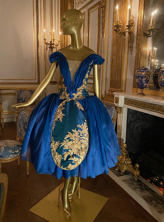 Guo Pei's silk dress with gold thread embroidery at Fantasy Couture exhibit, Legion of Honor, San Francisco/Photo: Wendy Verlaine